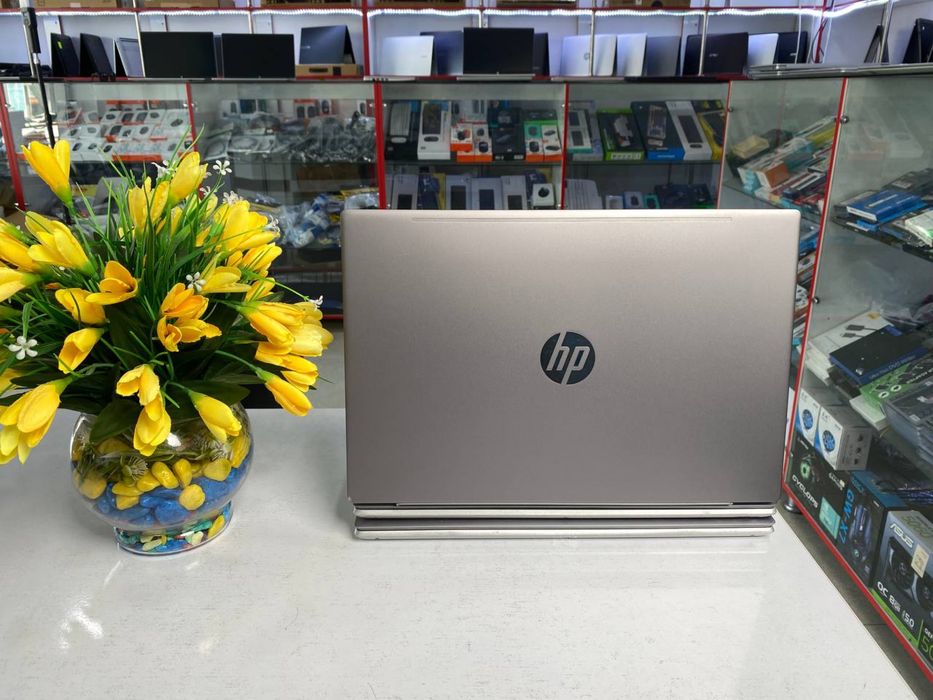 Hp pavilyon core i5 metall korpus kv yonadi qoʻshimcha vd kartasi bor