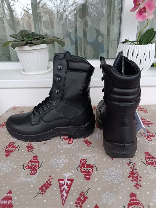 Полицейски кубинки от естествена кожа,много здрави и удобни.Номер 42.