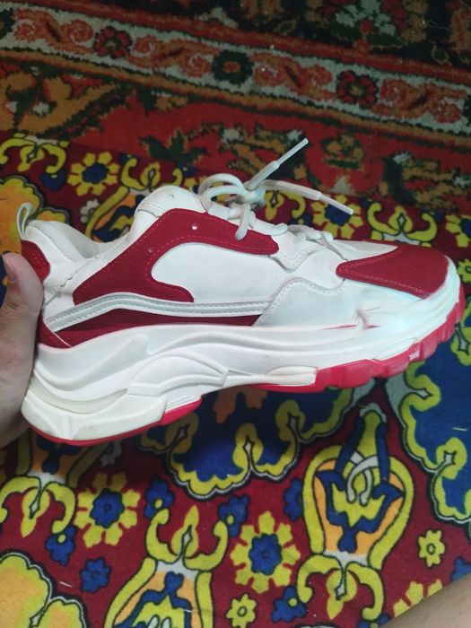 Женские кроссовки