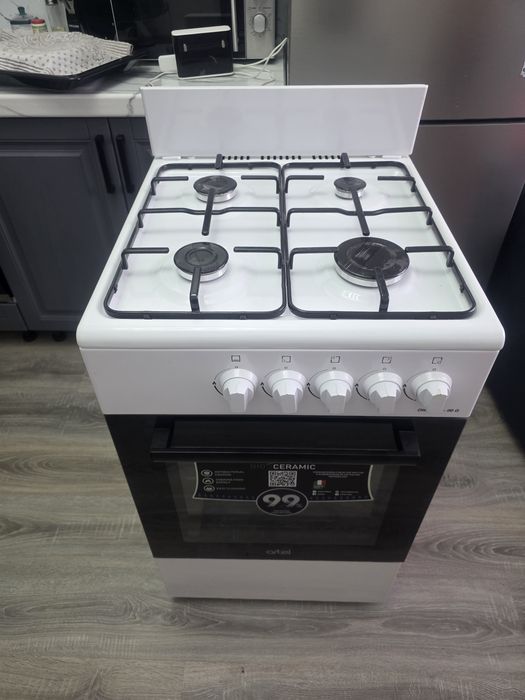 Продам газ плиту