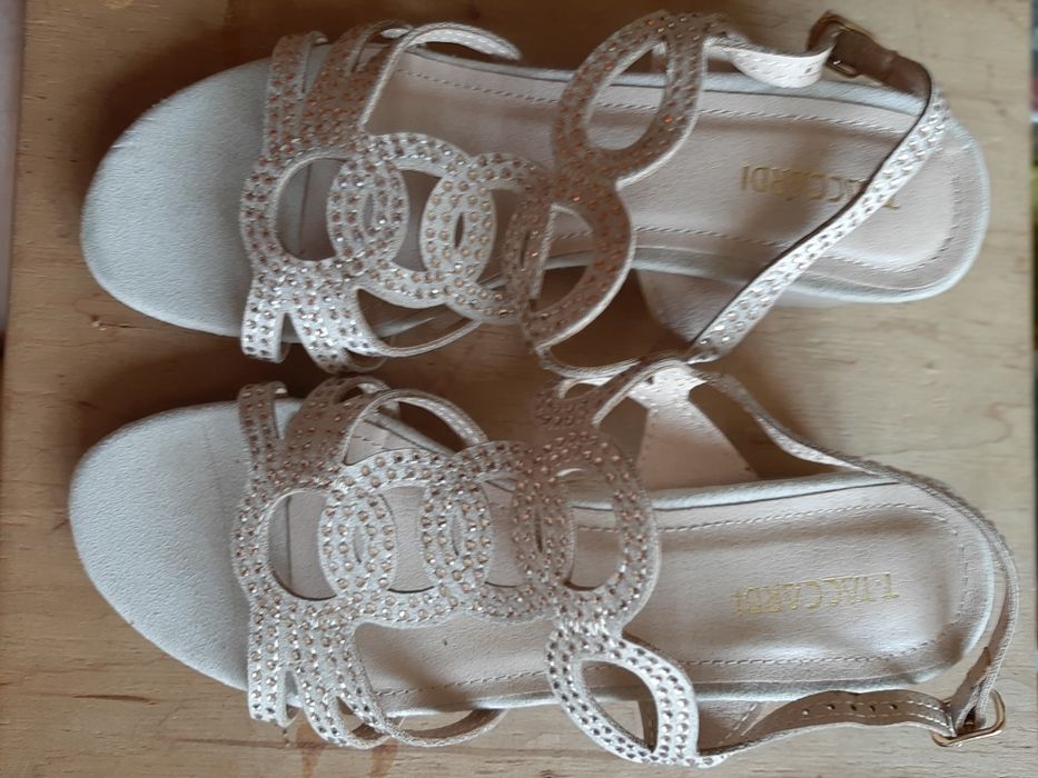 Платье  р42-44,обувь р37-38.