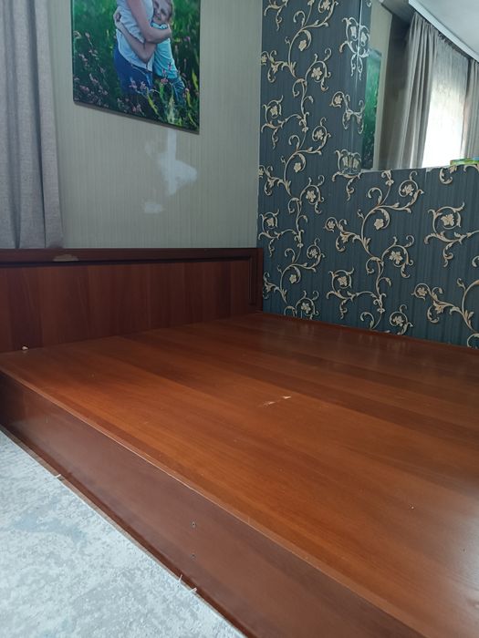 Кровать  б/у размер 160/200