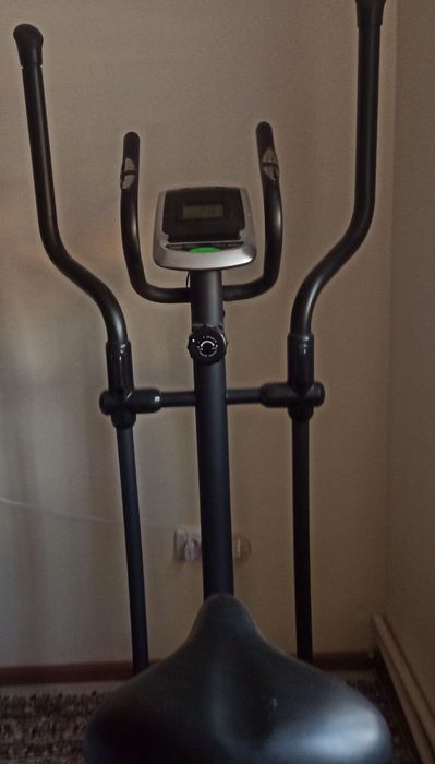 Велотренажер. Холат Зур