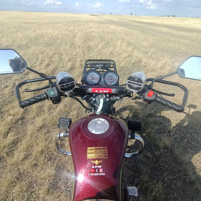 в комплекте,каска , куртка масло!