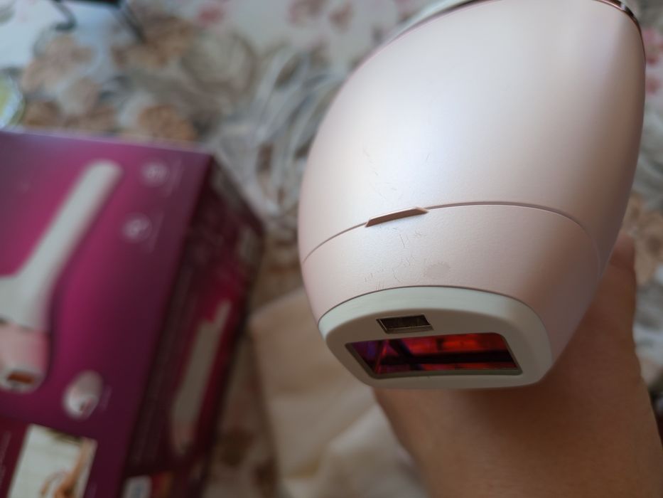 Фотоепилатор със SenseIQ Philips Lumea IPL 8000