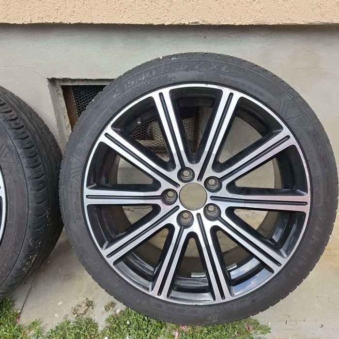 Jante volvo v 60 cu anvelope 235/40R18+ Capcele centrale originale volvo