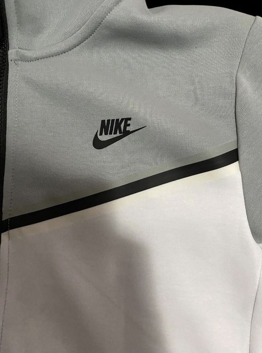 Hanorac Nike Tech