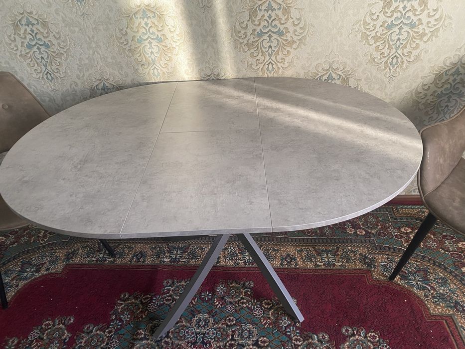 Стол со стульями