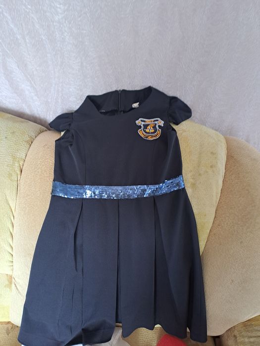 продам школьную форму на девочку
