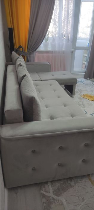 Продам диван почти новый в идеальном сост большой вместительный удоб.