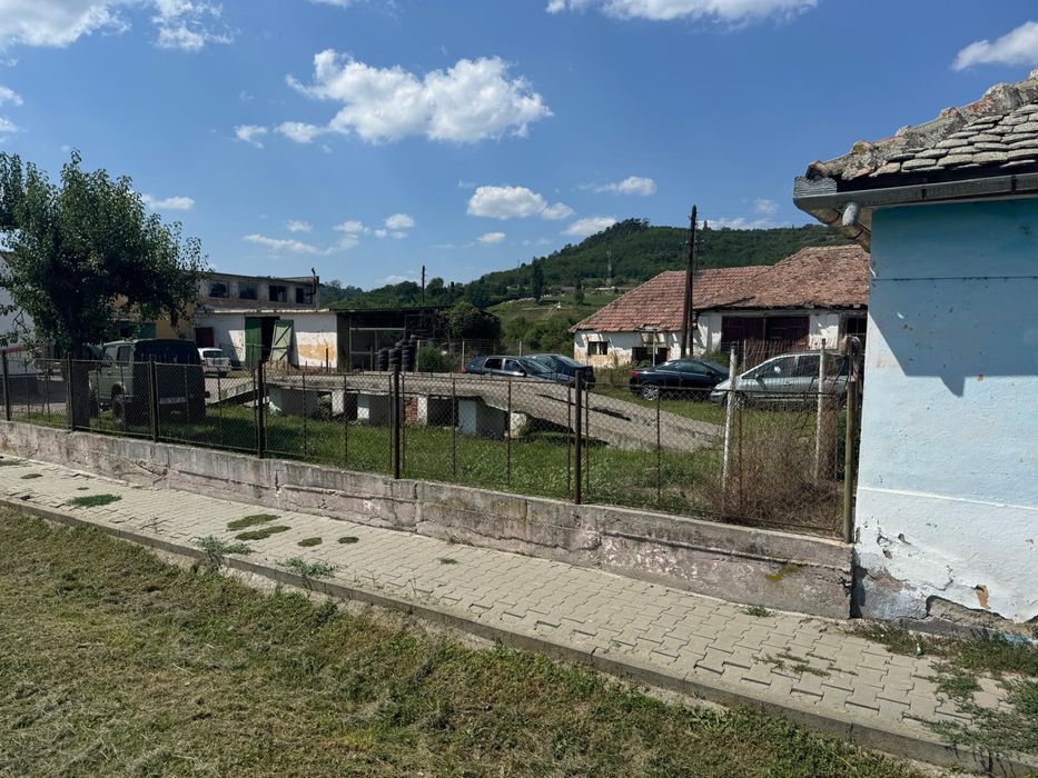 Se vinde proprietate industriala 13355 mp curti/constructii intravilan