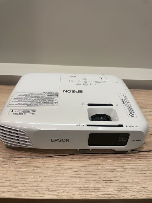 проектор Epson EB-X24 в отличном состоянии.