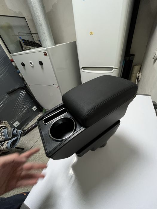 Подлокотник для автомобиля