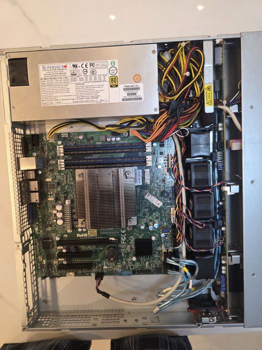 Server Supermicro 1U Xeon Ideal HomeLab NAS Proxmox Synology 680W 80+ gold
