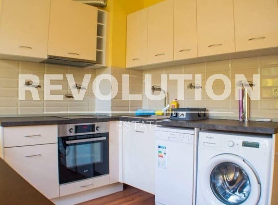 Тристаен апартамент  в гр.Варна, Завод Дружба!