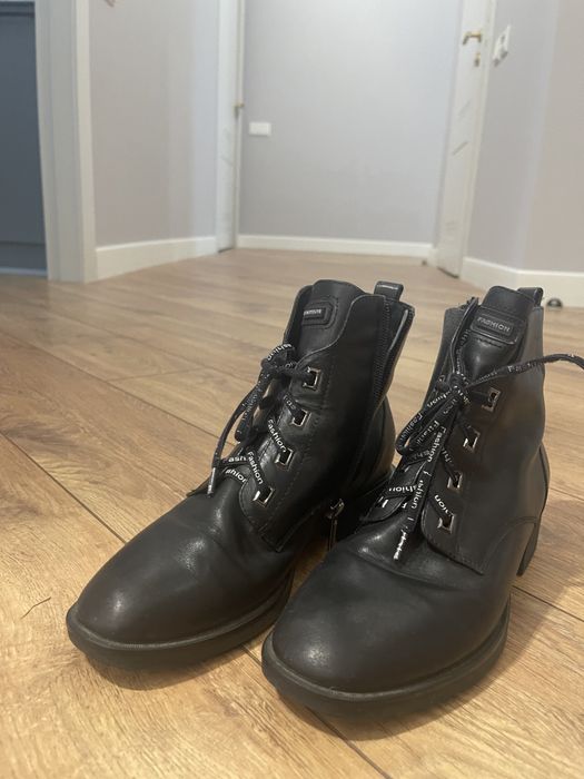 Продам кожаные ботинки демисезонные