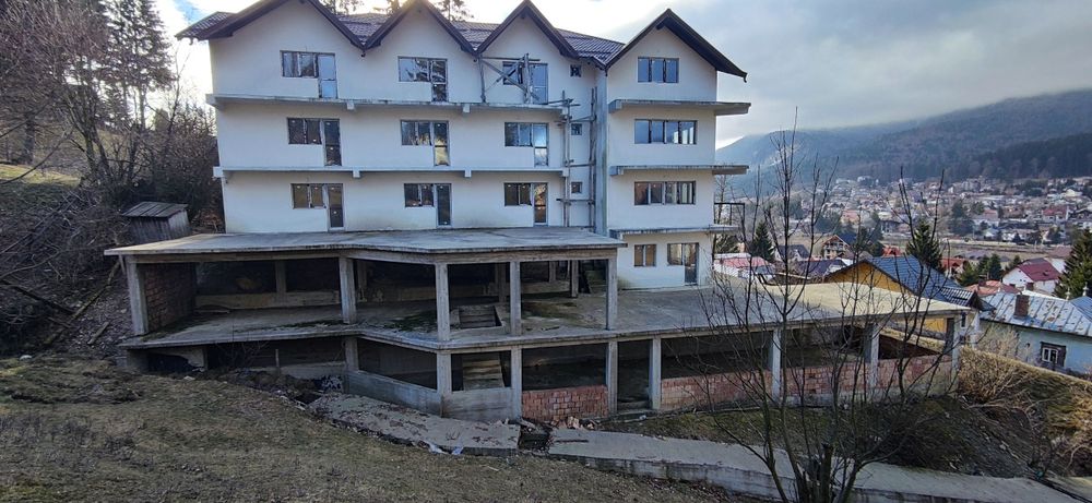 Vând pensiune turistica sau schimb