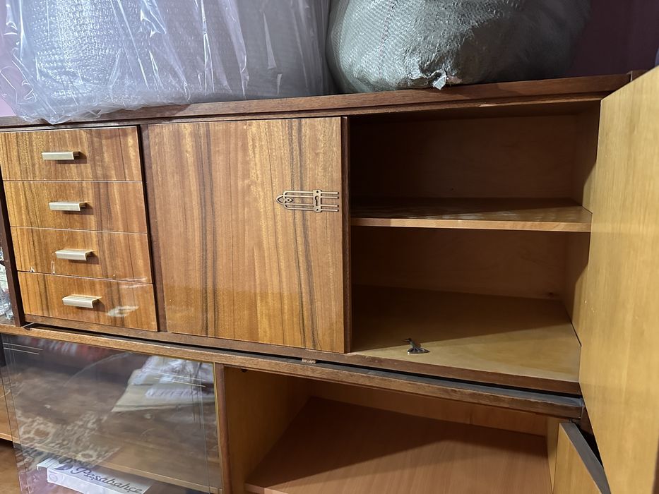 Отдам сервант и полки