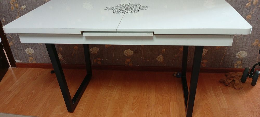 Продам кухонный стол