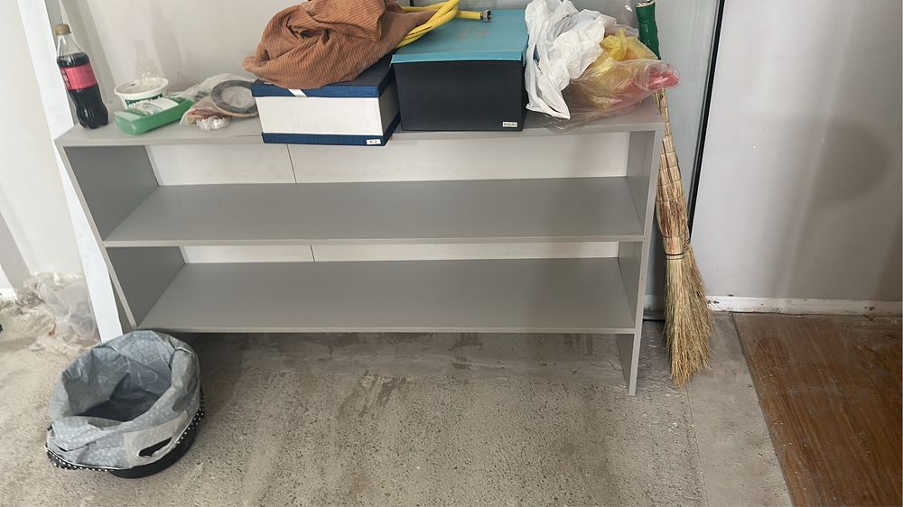 Продам прихожая и полки