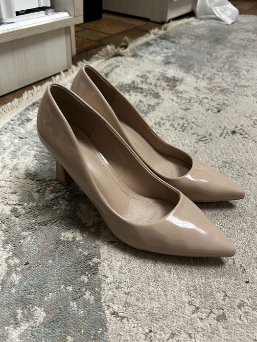 продам женские туфли 39
