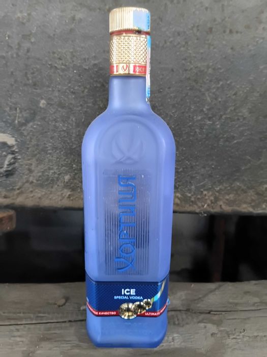 Продам пустые бутылки с крышками