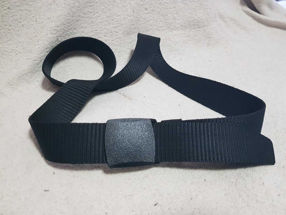 мъжки черен колан с автоматична пластмасова тока, лек и удобен