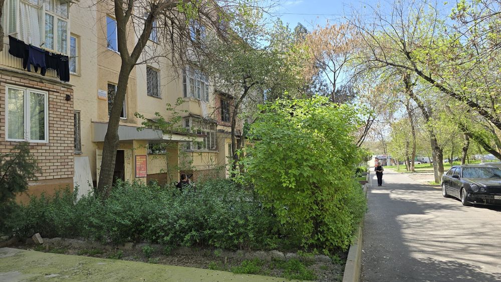 Продаётся 1к квартира первый этаж ор-р Феруза