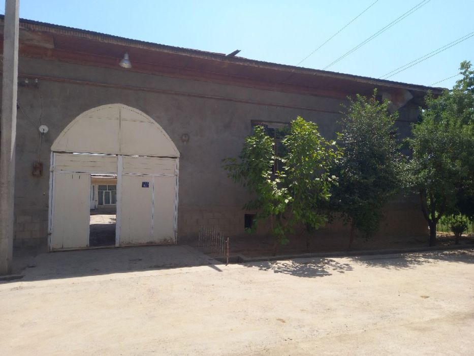 Uy sotiladi 3sotix 4ta xona