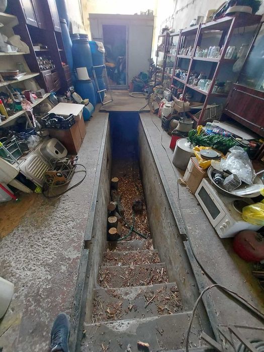 Промишлен имот ведно с апартамент, гр. Омуртаг