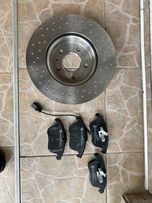 Vând discuri fața + spate + placuțe brembo