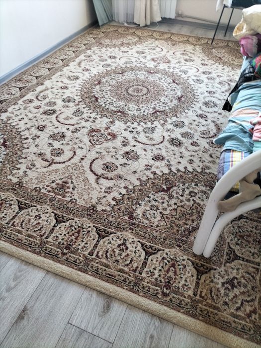 Ковер бежевый ...