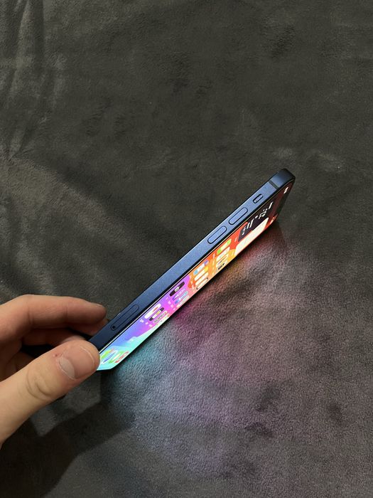 Продам Iphone 12