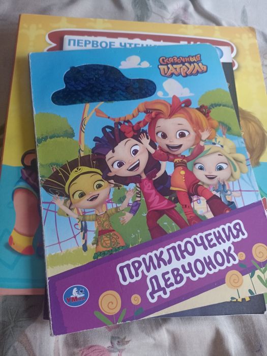 Книжки    продам.