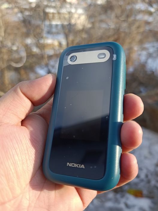 Nokia 2660 Flip открывашка