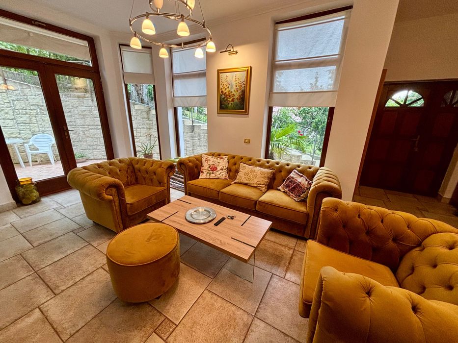 Casă 500 mp cu teren 1 hectar și piscină 100 mp – Ghioroc, jud. Arad