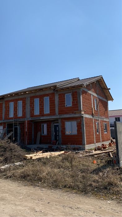 Executam acoperise ( atat pe constructii  noi cat si pe constructii vechi)