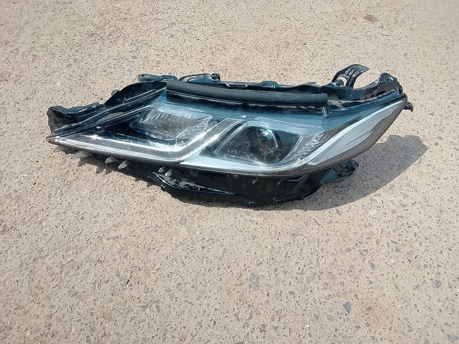 Продам фару от камри 70