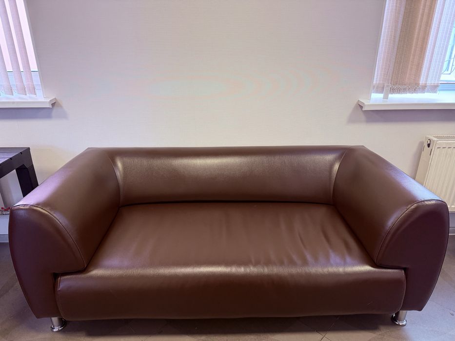 Продам коричневый диван