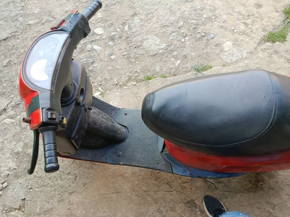 Vând sau schimb scuter Piaggio zip 80cc 2T