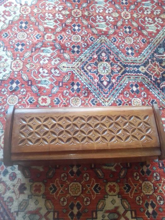 Продавам кутия за вино