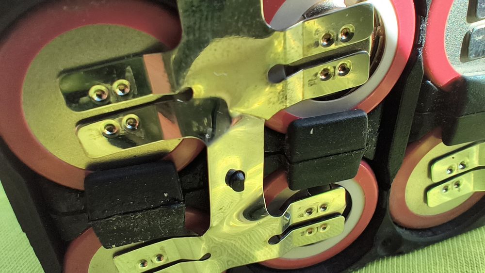 Батерия акумулаторна MILWAUKEE M18 B5 ( повредена)