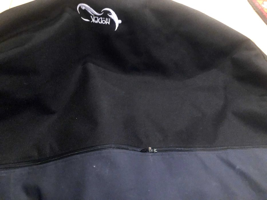 Устойчива и просторна чанта с обръч