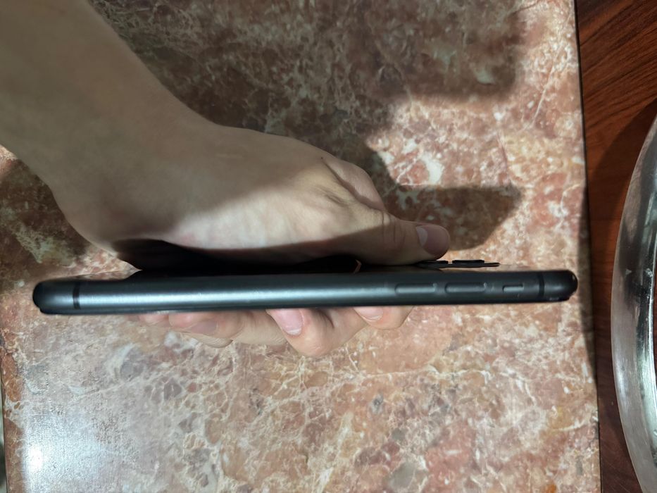 Продам iPhone 11