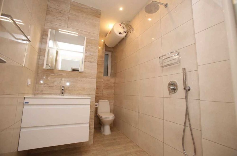 Тристаен апартамент под наем в Идеален Център, 2176074