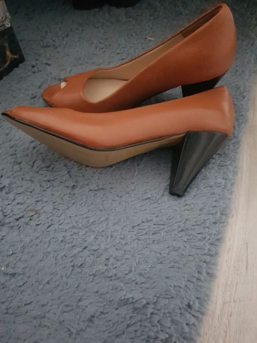 Pantofi cu toc nr 37