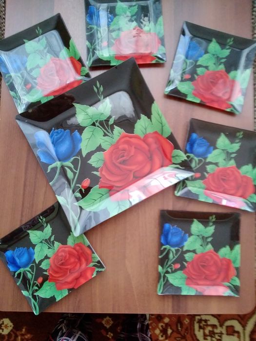 Продам набор закусочных тарелок