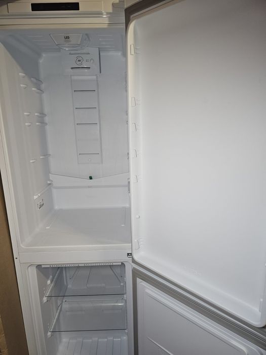 Хладилник Hotpoint Arison