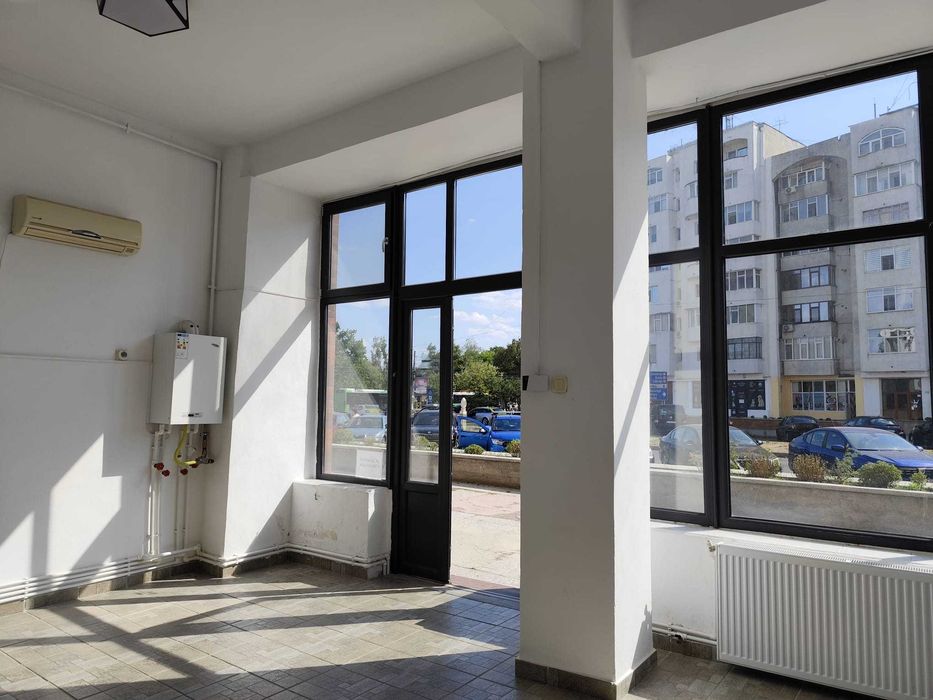 Ofer spre inchiriere spatiu comercial - Bd.M.Basarab, Bl.MB14