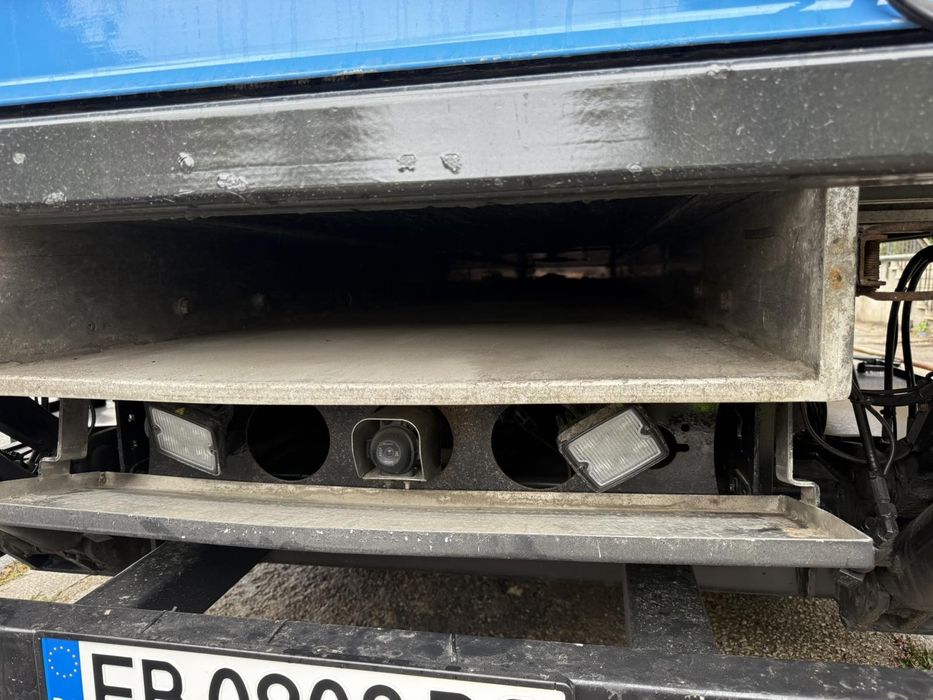 Каросерия с падащ борд/тристранна щора